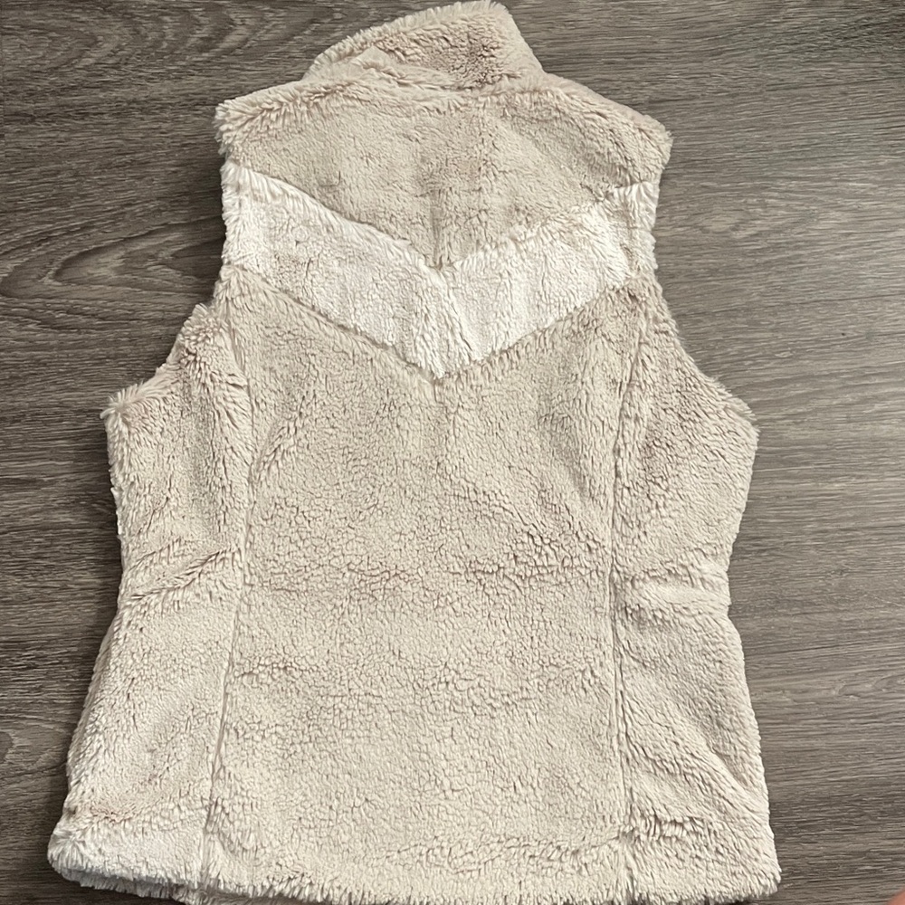 Patagonia Women's Off-White Fleece Vest - Picture 3 of 3